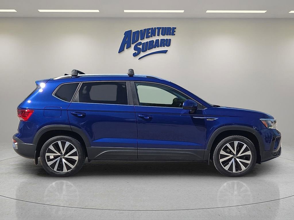 Used 2023 Volkswagen Taos SE w/ Panoramic Sunroof Package AWD/4WD image 7