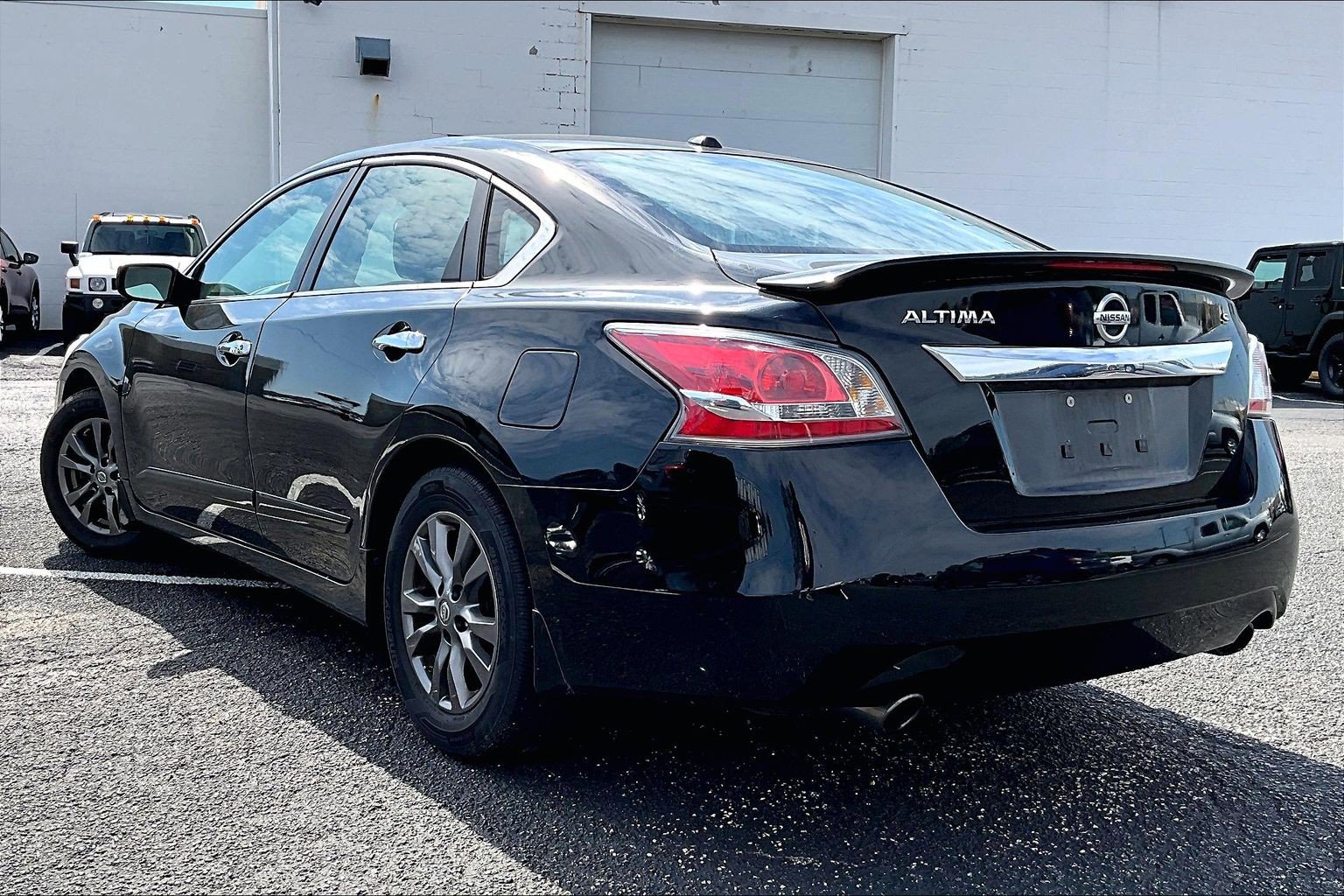 Used 2015 Nissan Altima 2.5 S w/ Sport Value Package FWD image 5