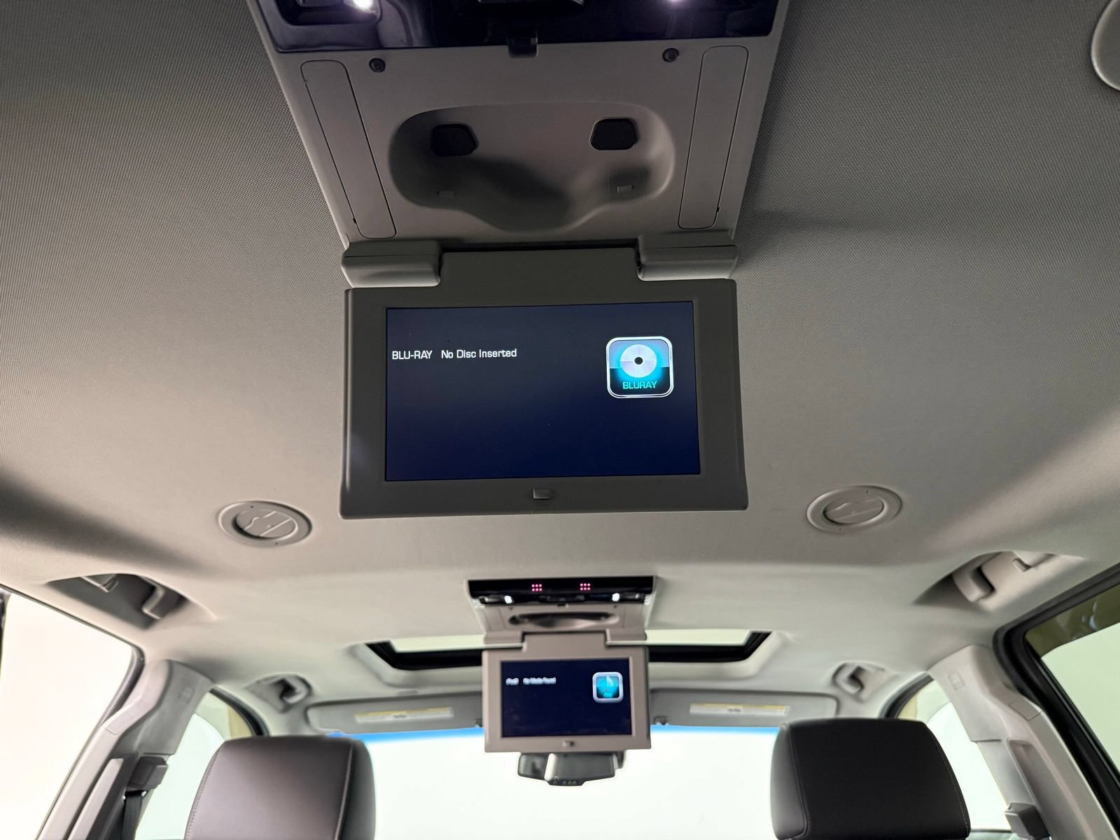 Used 2019 Chevrolet Suburban Premier AWD/4WD image 29