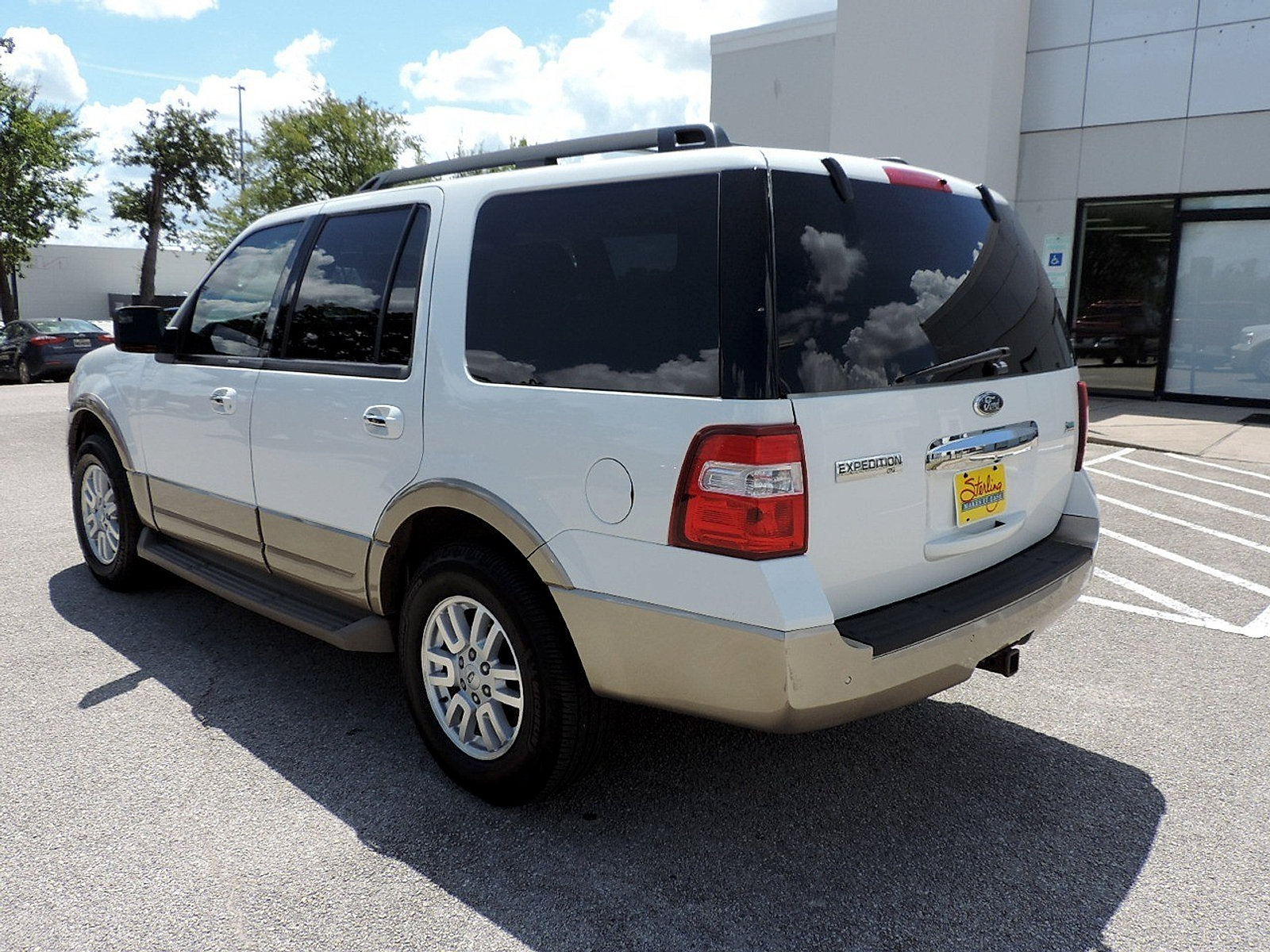 Used 2014 Ford Expedition XLT w/ Equipment Group 201A RWD image 7