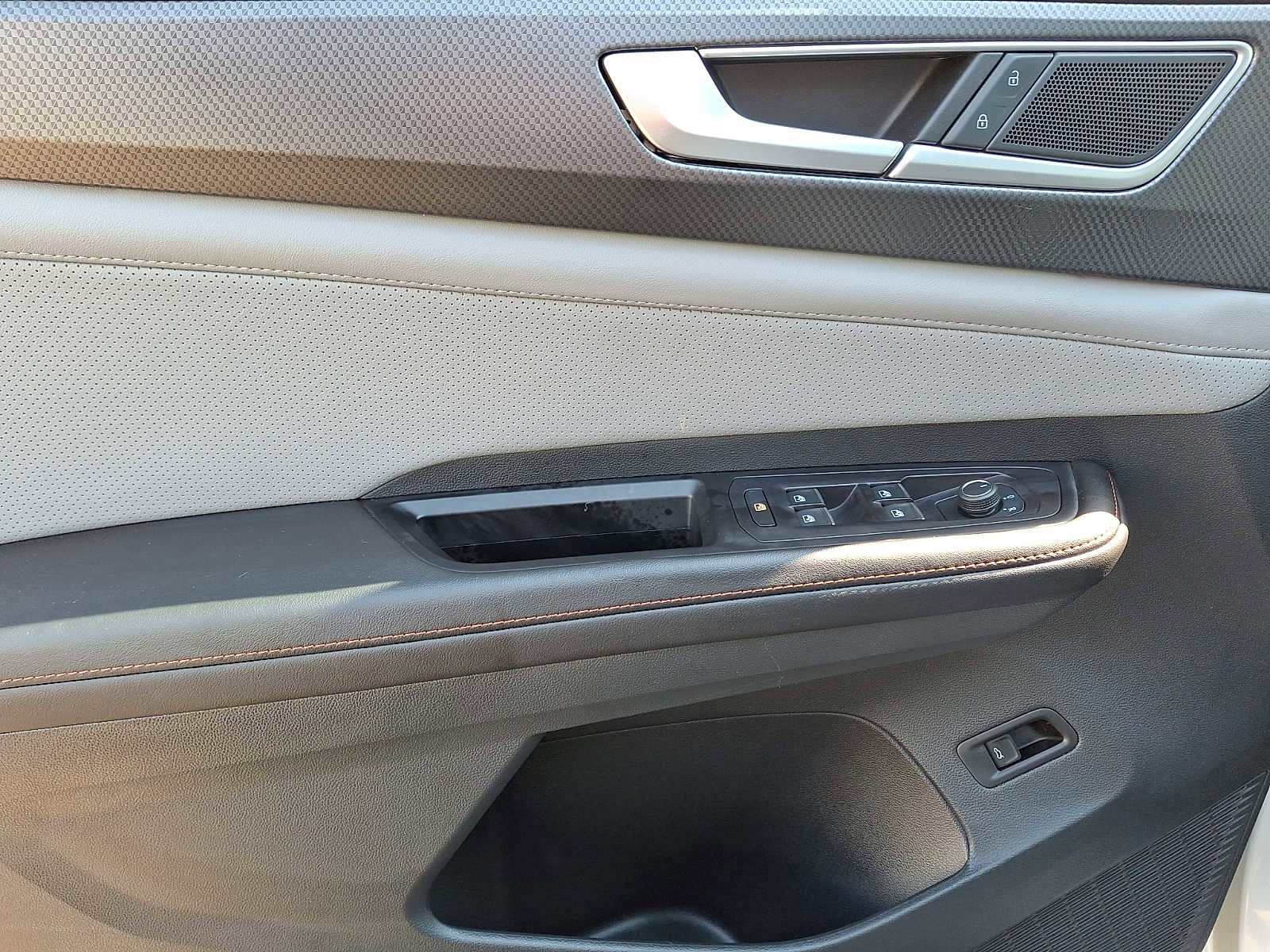 Used 2025 Volkswagen Atlas Peak Edition SE AWD/4WD image 10