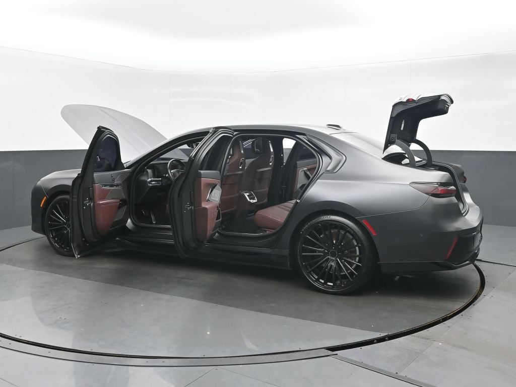 Used 2023 BMW i7 xDrive60 AWD/4WD image 44