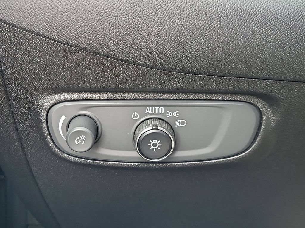 Used 2019 Chevrolet Equinox LS FWD image 25