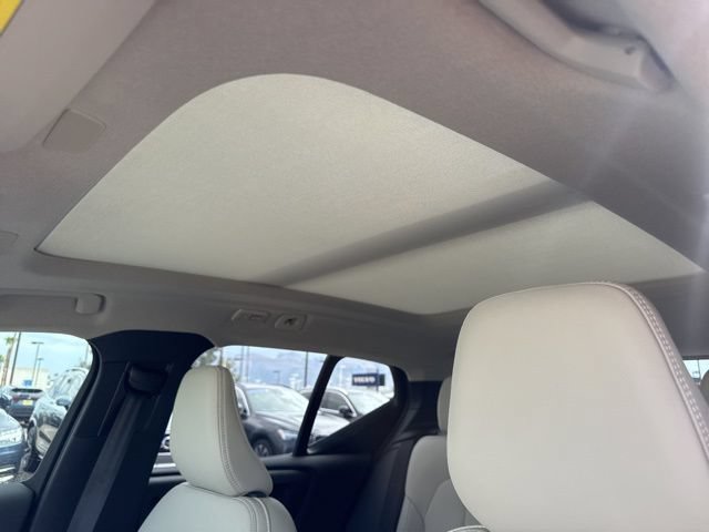New 2026 Volvo XC40 B5 Ultra w/ Climate Package AWD/4WD image 17
