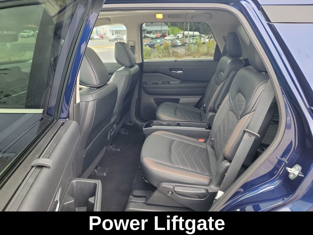Used 2023 Nissan Pathfinder Platinum image 11