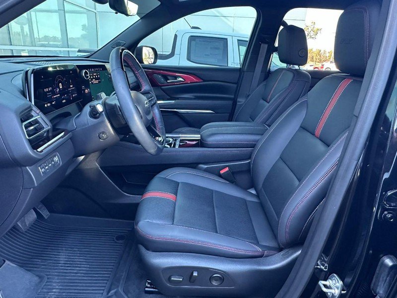 Used 2025 Chevrolet Traverse RS image 8