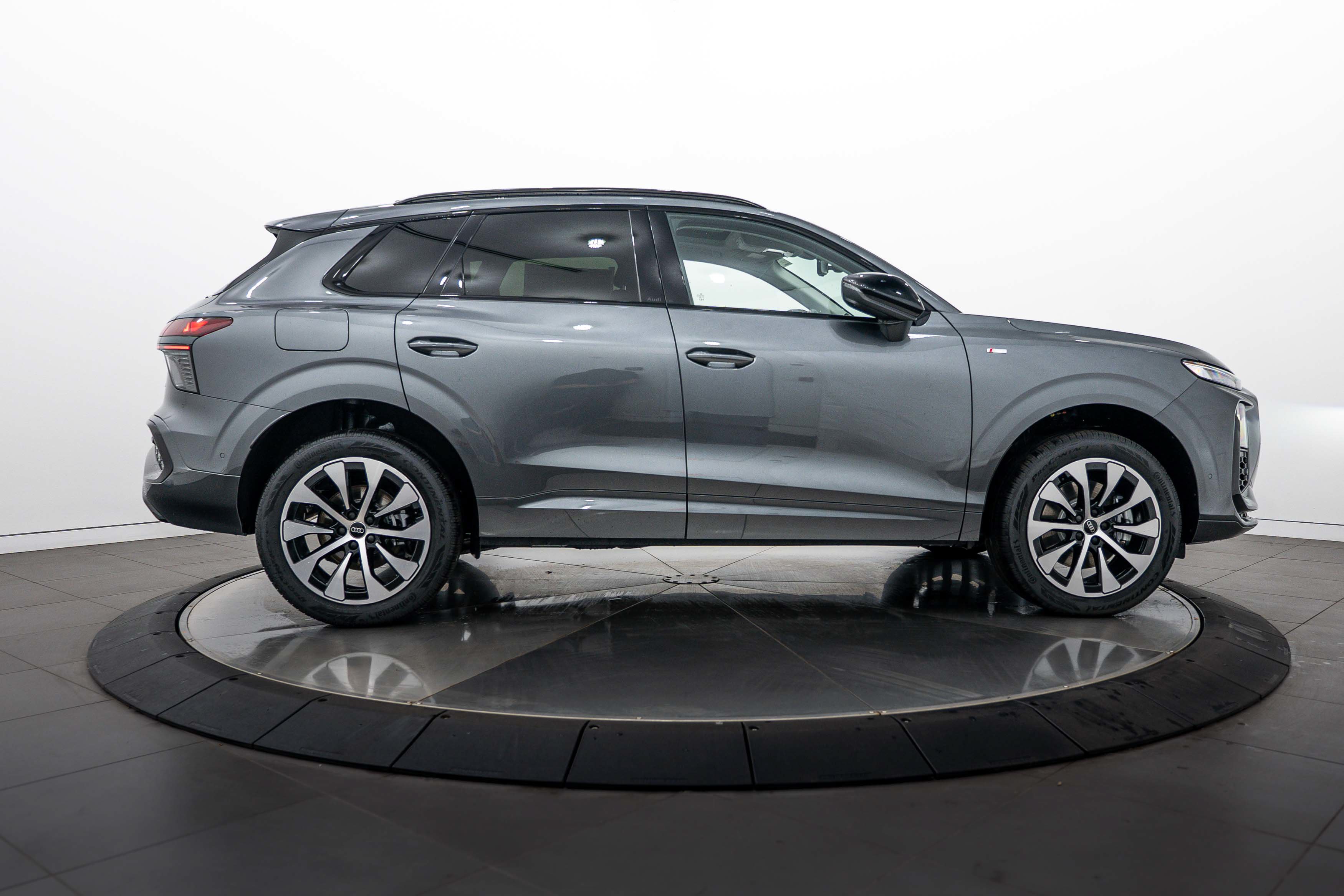 New 2026 Audi Q3 quattro 2.0T AWD/4WD image 3