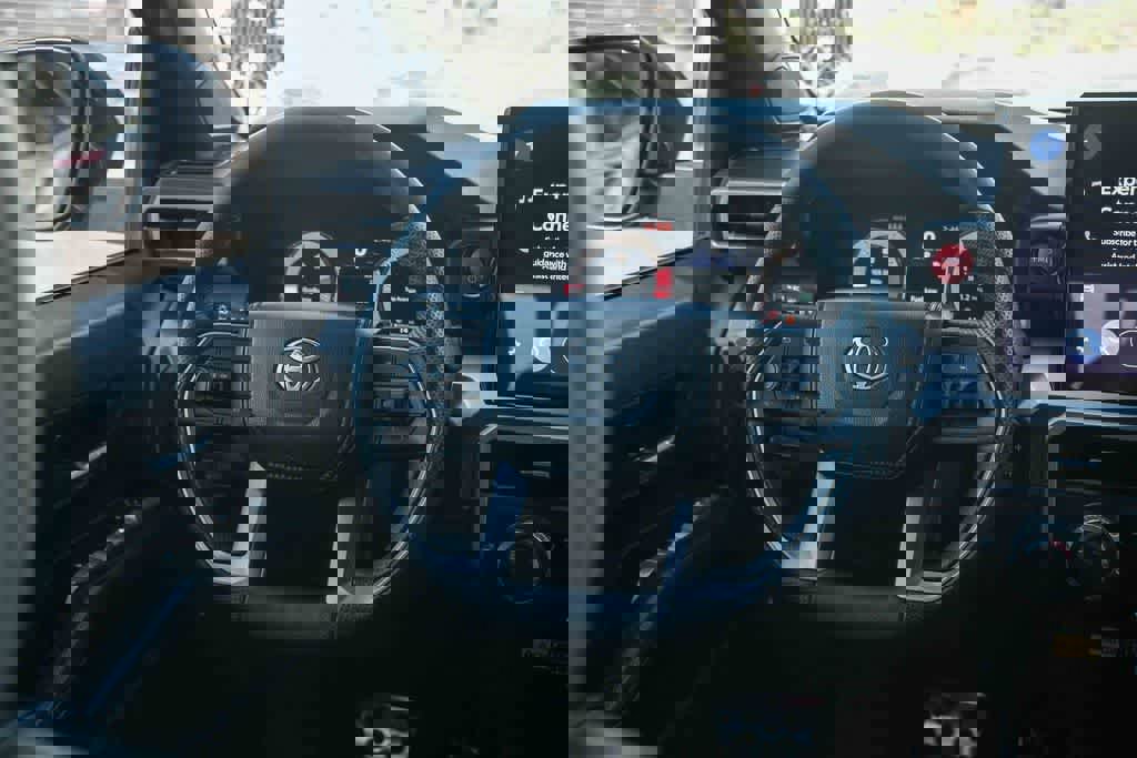 Used 2025 Toyota Tacoma TRD Sport w/ TRD Sport Upgrade Package image 15