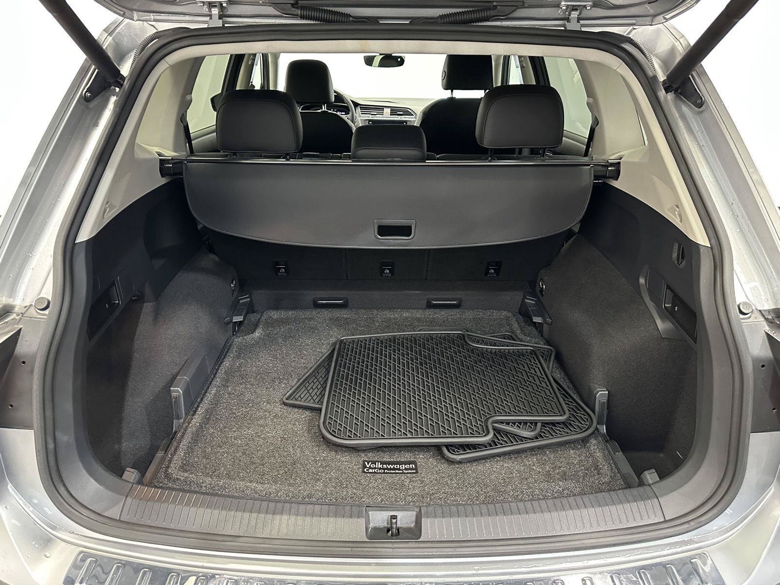 Used 2020 Volkswagen Tiguan SEL AWD/4WD image 30