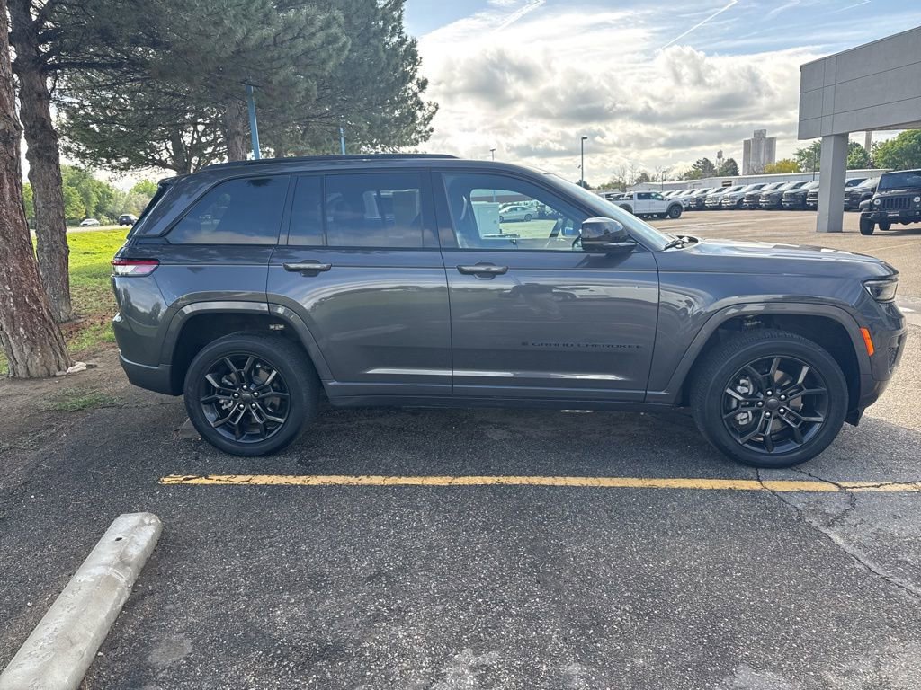 Used 2025 Jeep Grand Cherokee Limited 4xe AWD/4WD image 6
