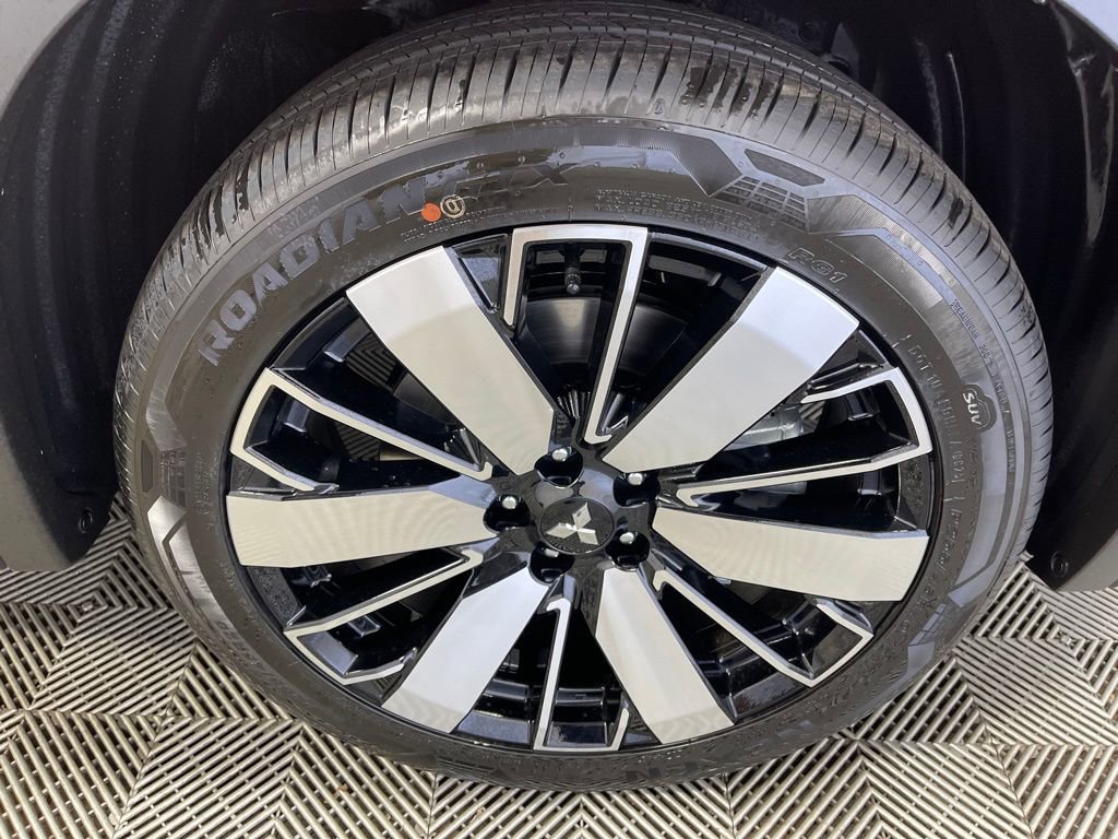 New 2025 Mitsubishi Outlander SE image 39