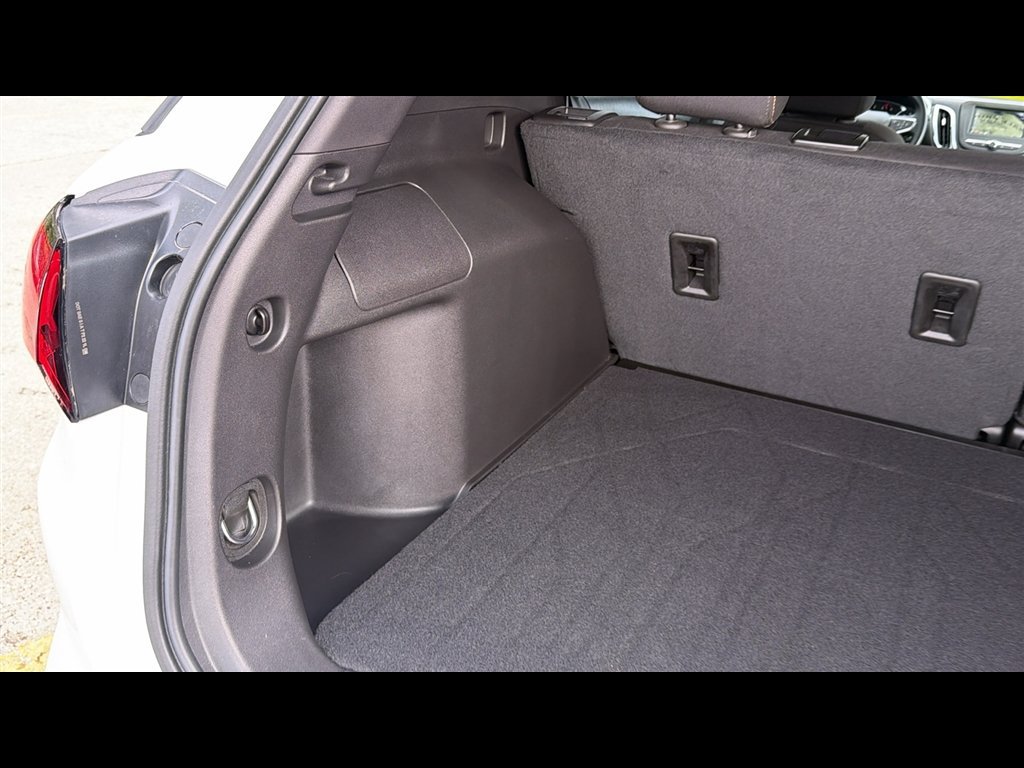 Used 2024 Chevrolet Equinox LT w/ LPO, Floor Liner Package FWD image 27
