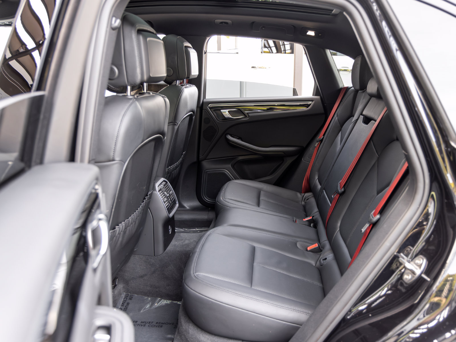 Certified 2023 Porsche Macan AWD/4WD image 49