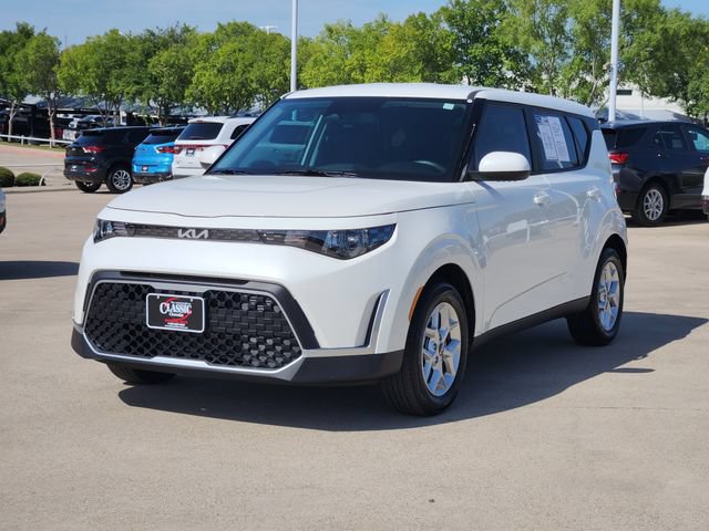 Used 2025 Kia Soul LX w/ LX Technology Package FWD image 11