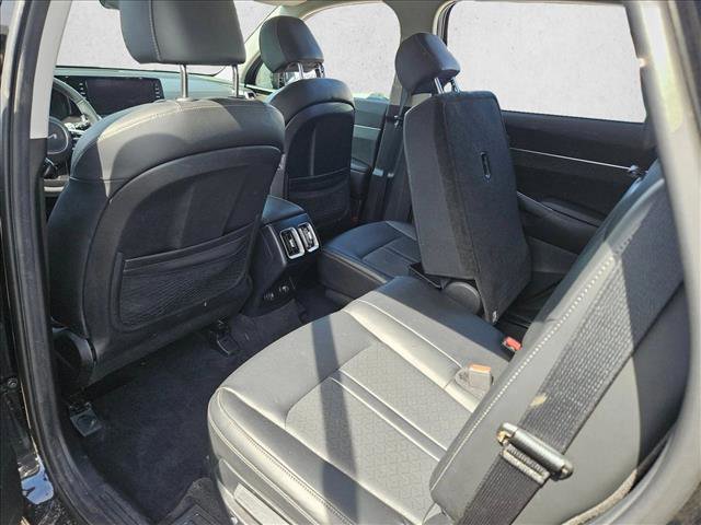 Used 2023 Kia Sorento S image 11