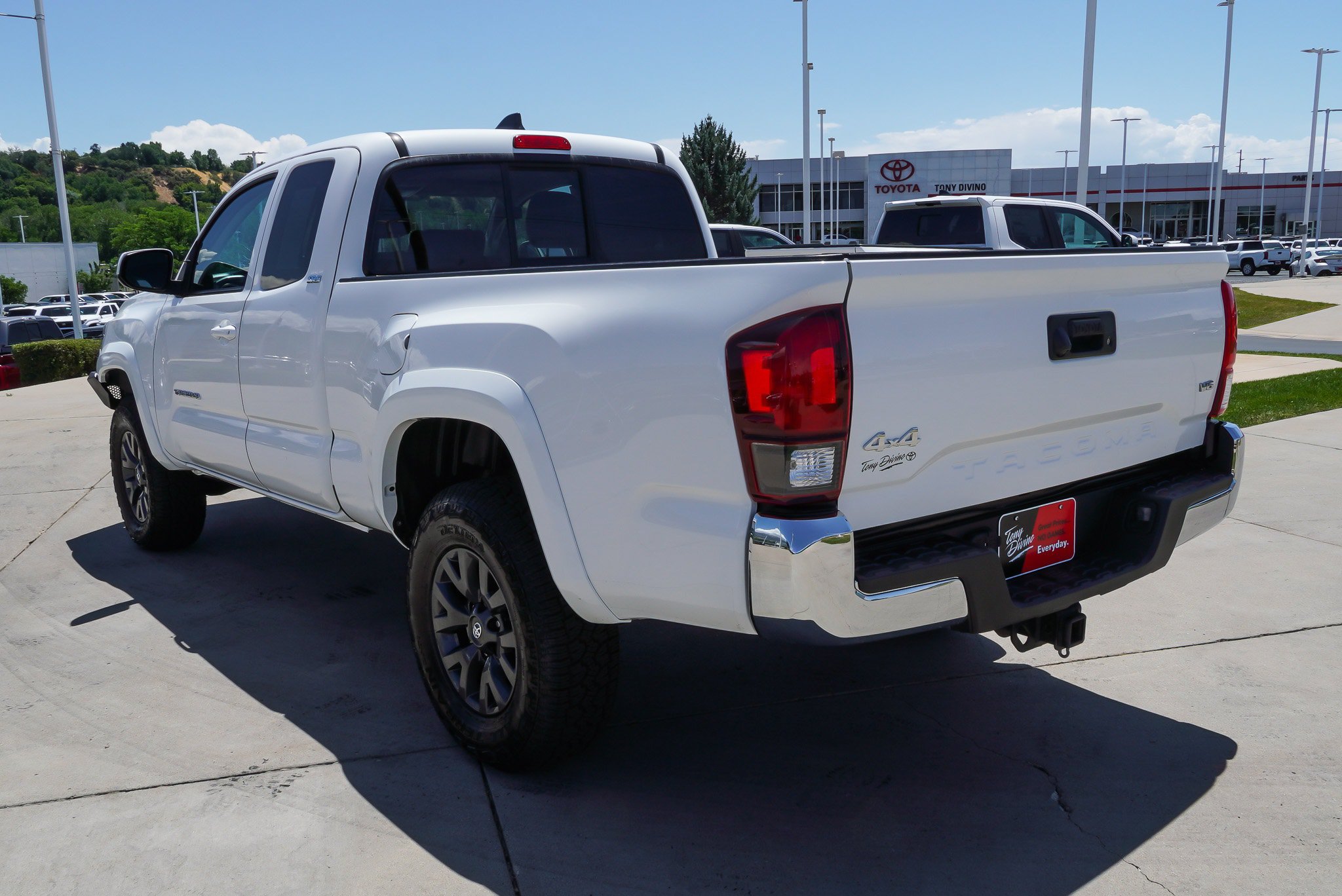 Used 2023 Toyota Tacoma SR5 AWD/4WD image 6