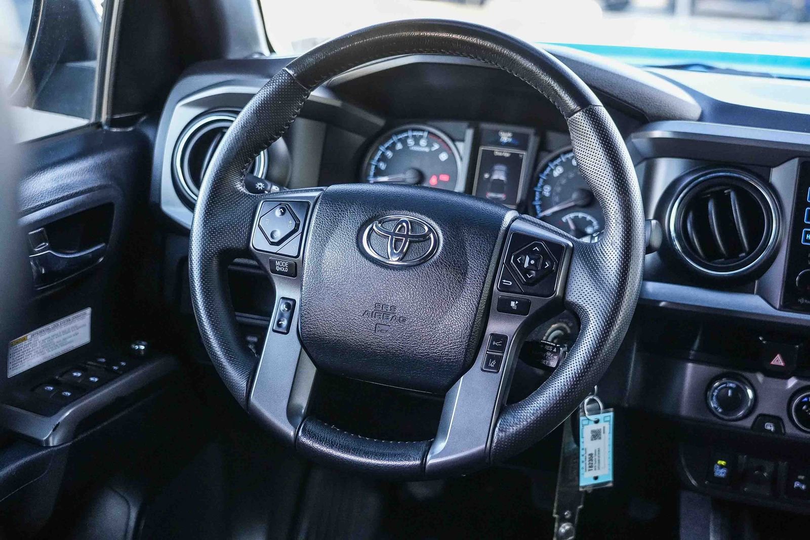 Used 2018 Toyota Tacoma TRD Off-Road w/ TRD Premium Off Road Package AWD/4WD image 18