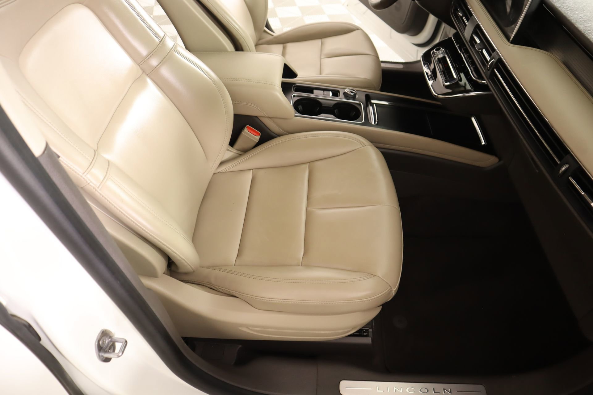 Certified 2024 Lincoln Corsair FWD image 13