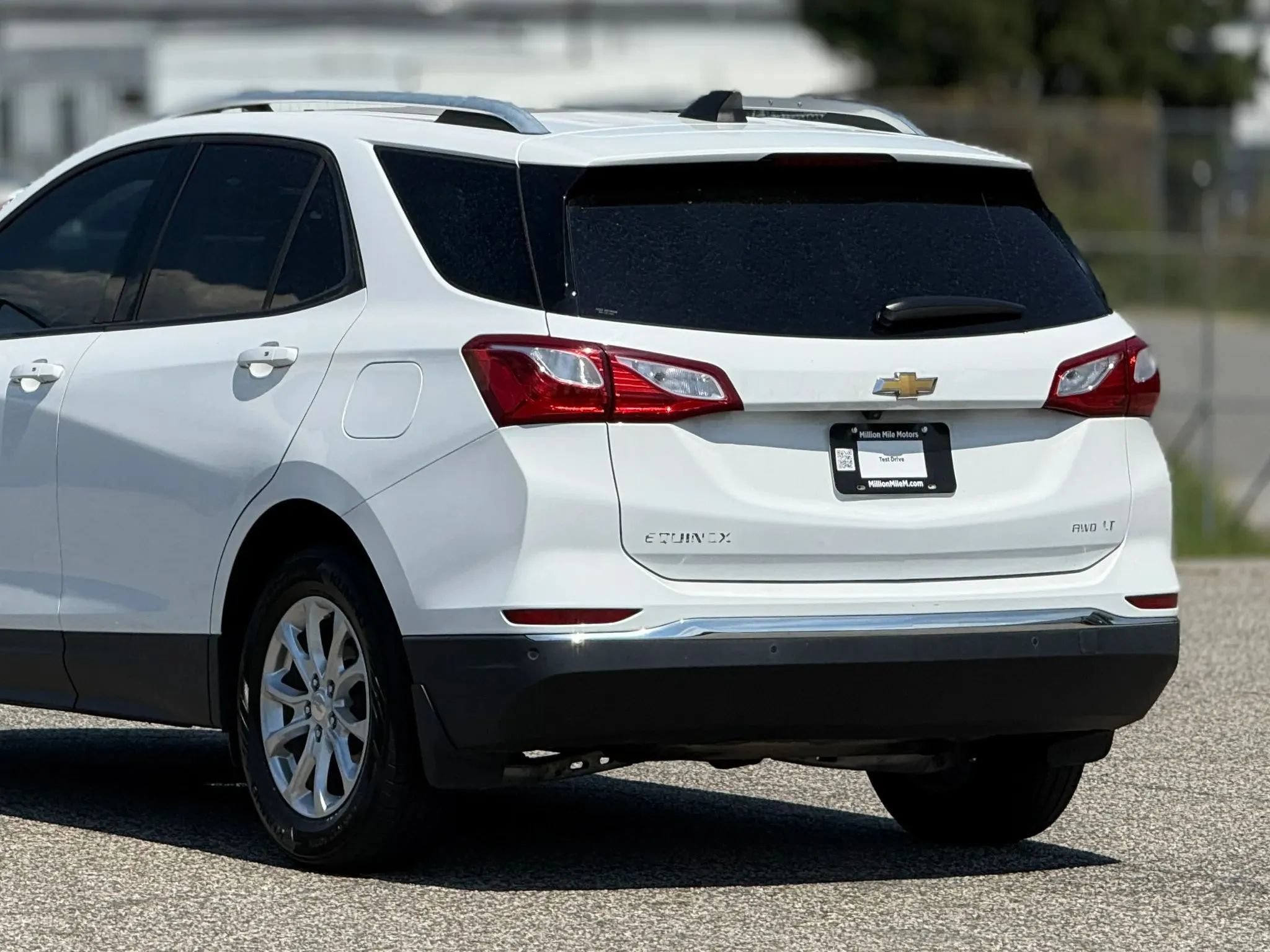 Used 2018 Chevrolet Equinox LT w/ Sun & Infotainment Package AWD/4WD image 16