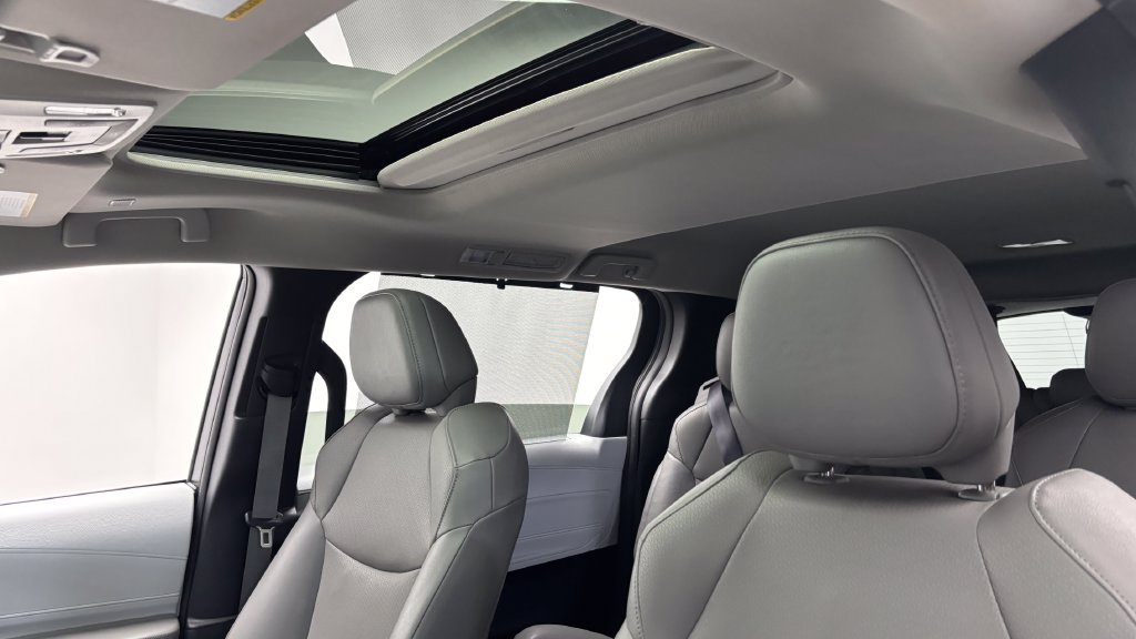 Certified 2025 Toyota Sienna XLE w/ XLE Plus Package AWD/4WD image 17