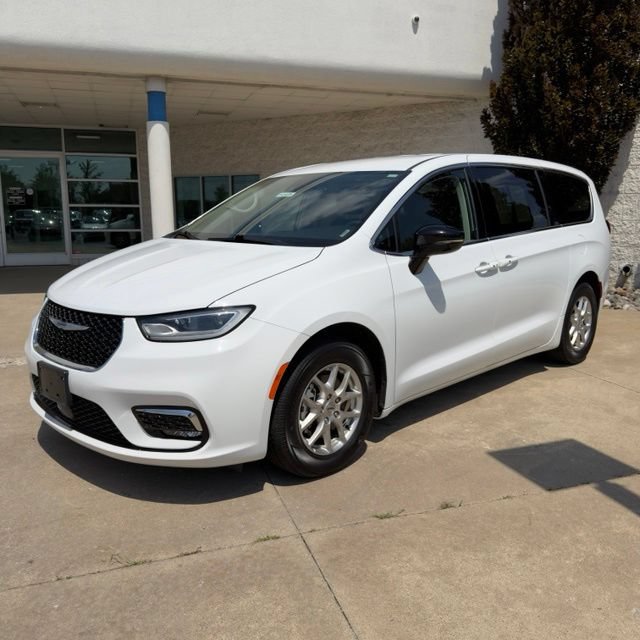 Used 2024 Chrysler Pacifica Touring-L