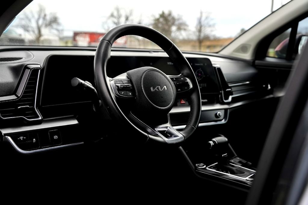 Used 2023 Kia Sportage EX image 11