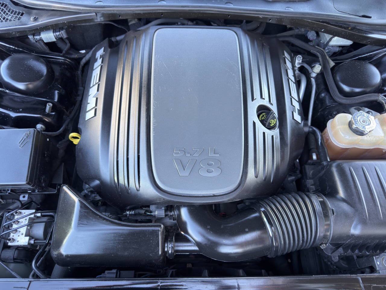 Used 2016 Dodge Challenger R/T w/ Driver Convenience Group RWD image 25