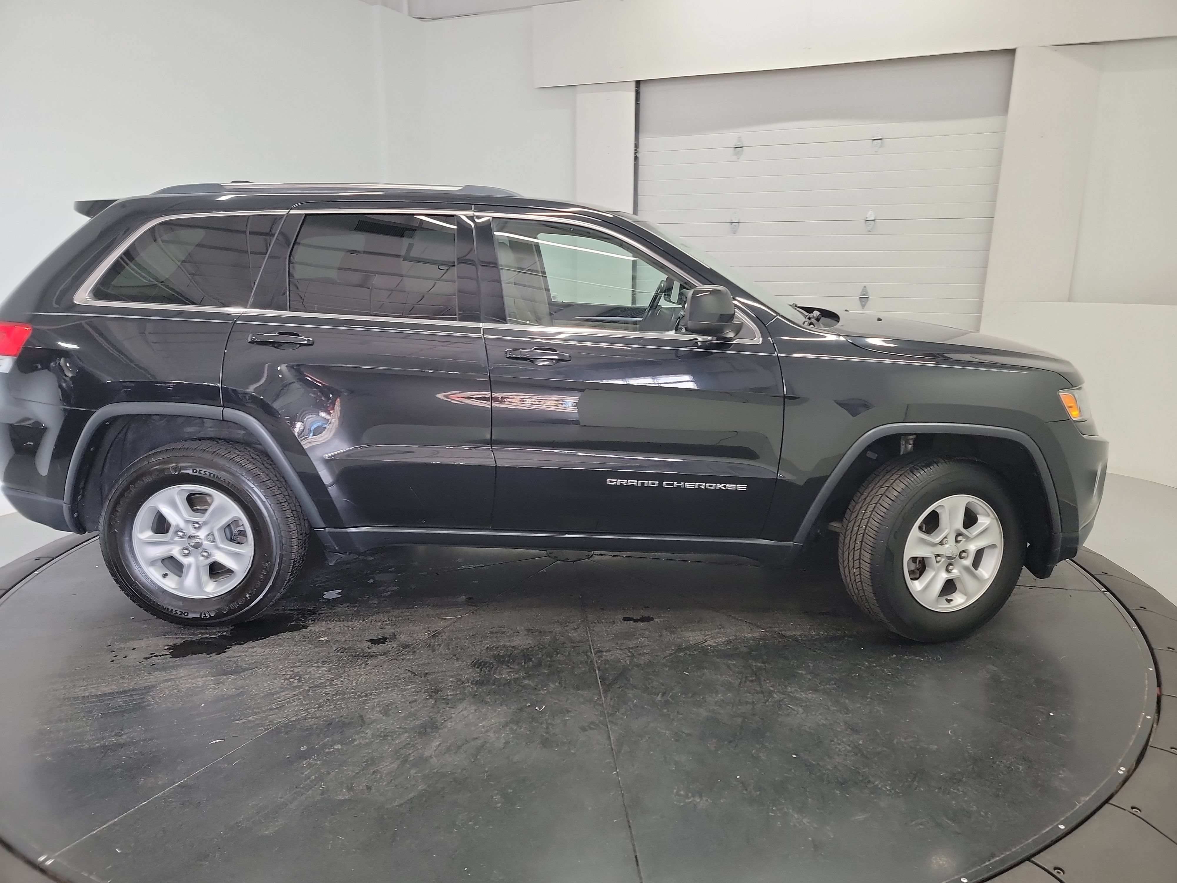 Used 2016 Jeep Grand Cherokee Laredo w/ Quick Order Package 23E AWD/4WD image 11