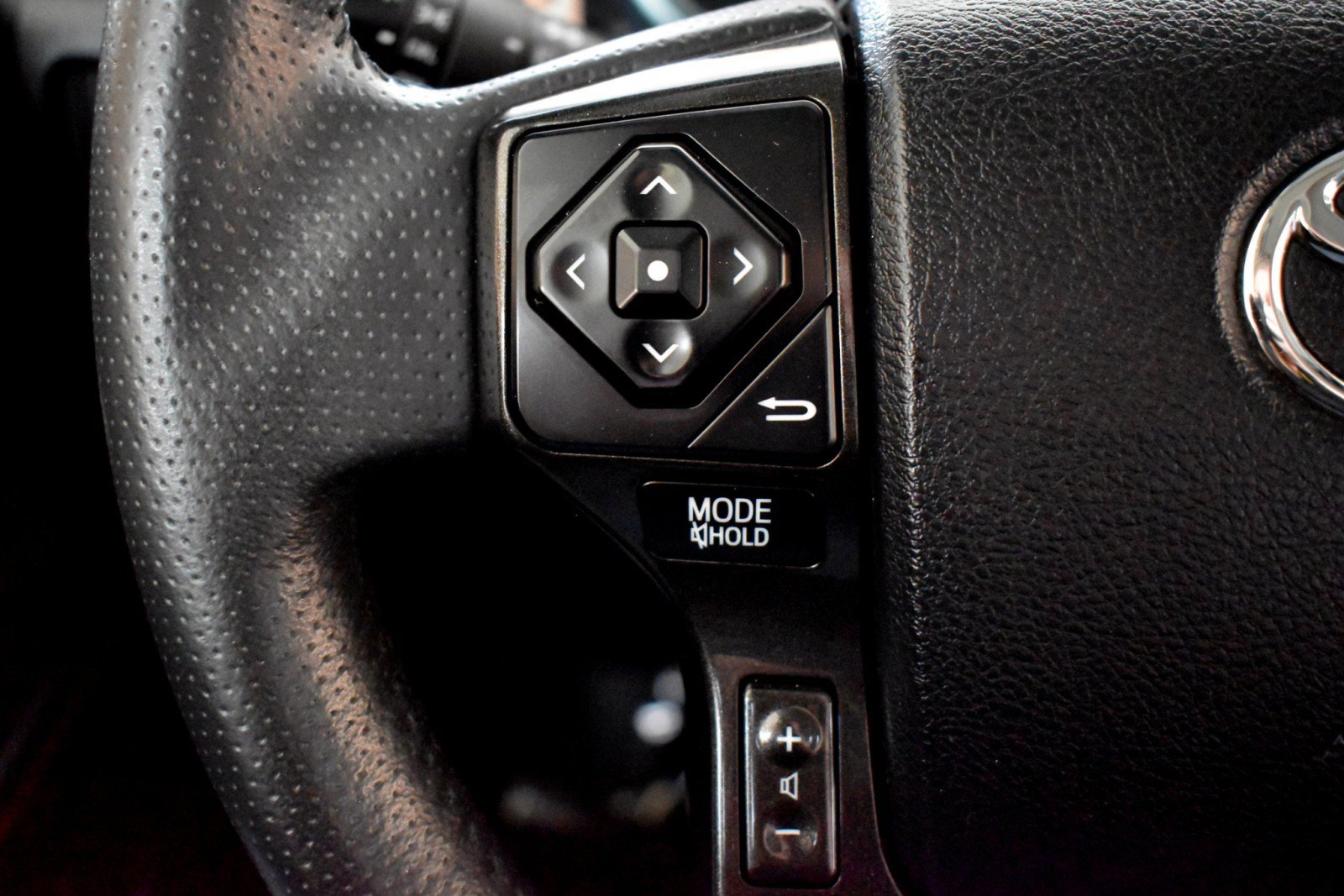 Used 2018 Toyota 4Runner TRD Off-Road Premium w/ Convenience Package AWD/4WD image 19