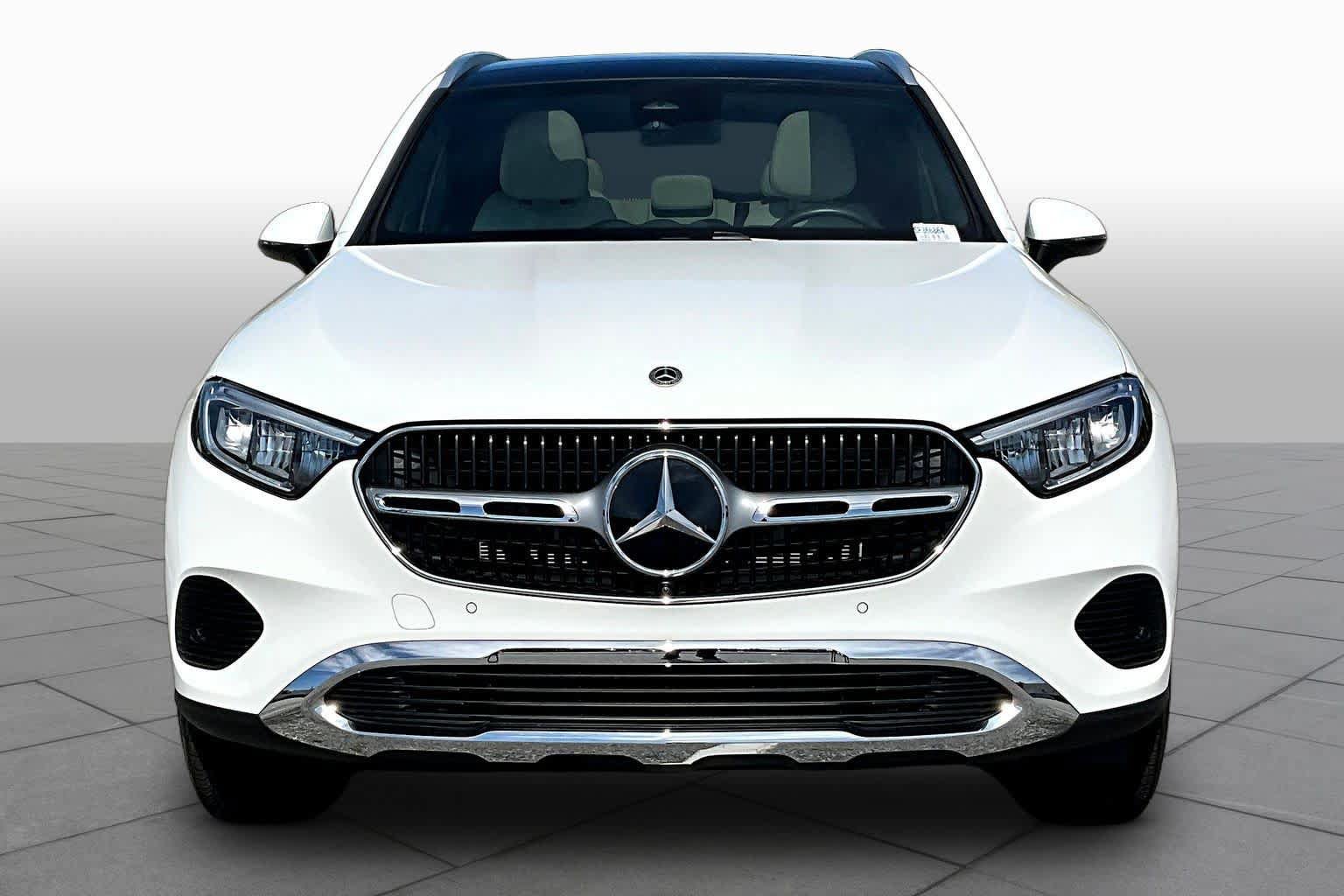 Used 2025 Mercedes-Benz GLC 300 4MATIC image 4