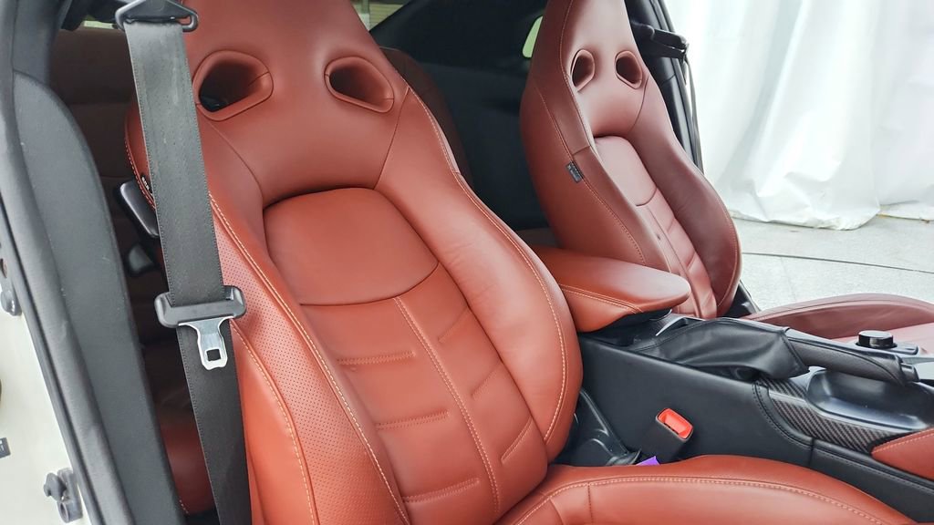 Used 2017 Nissan GT-R Premium w/ Premium Interior Package image 22