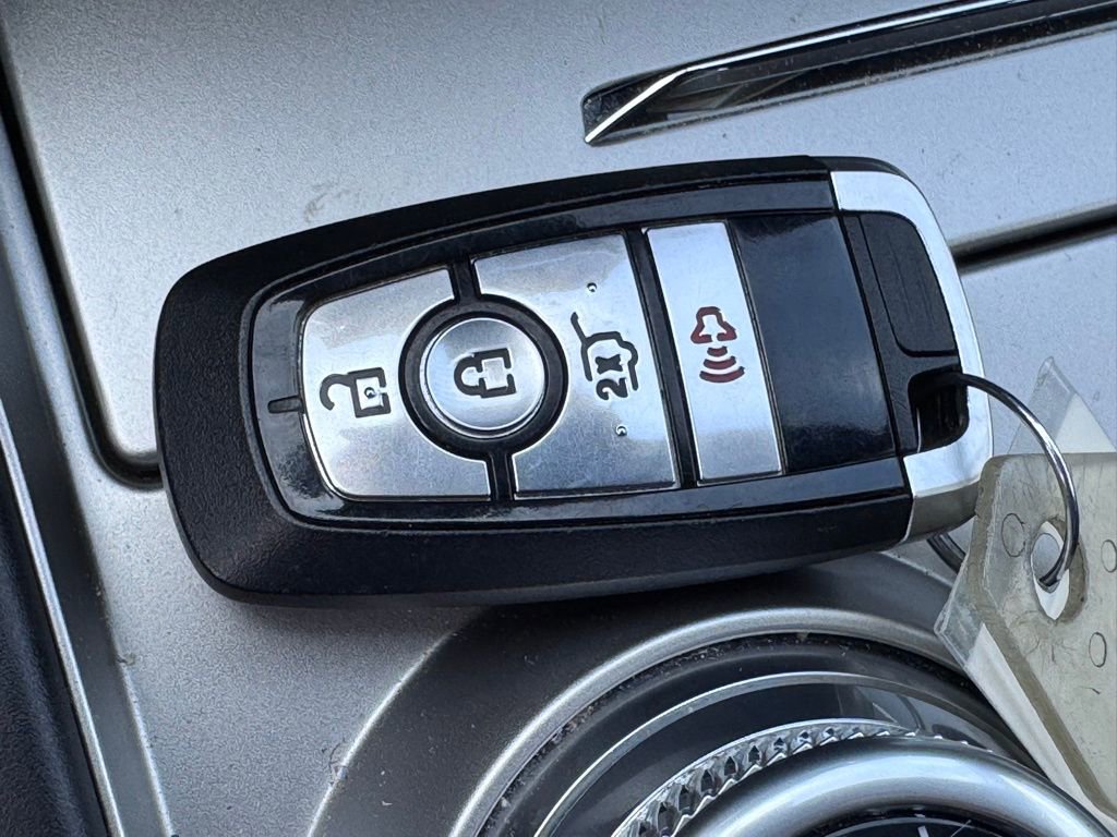 Used 2020 Ford Explorer XLT AWD/4WD image 21