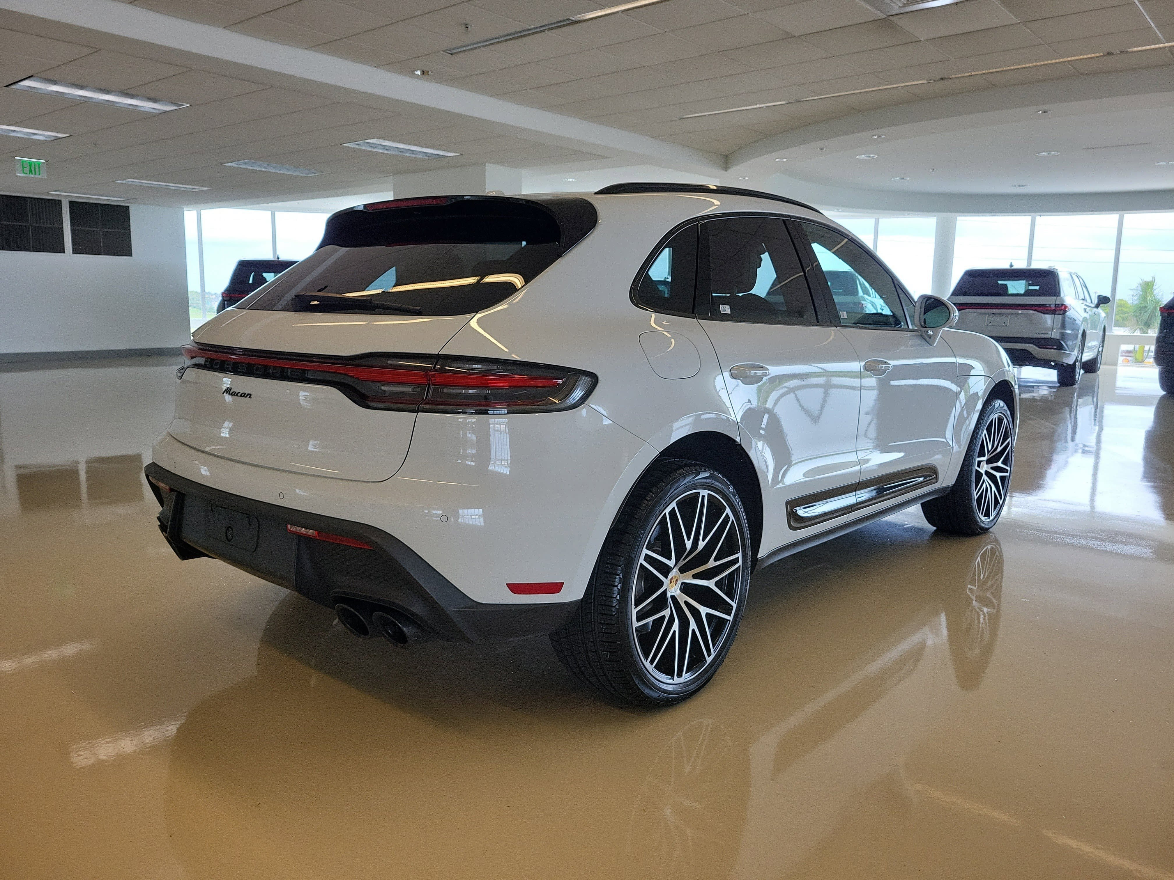 Used 2023 Porsche Macan AWD/4WD image 7