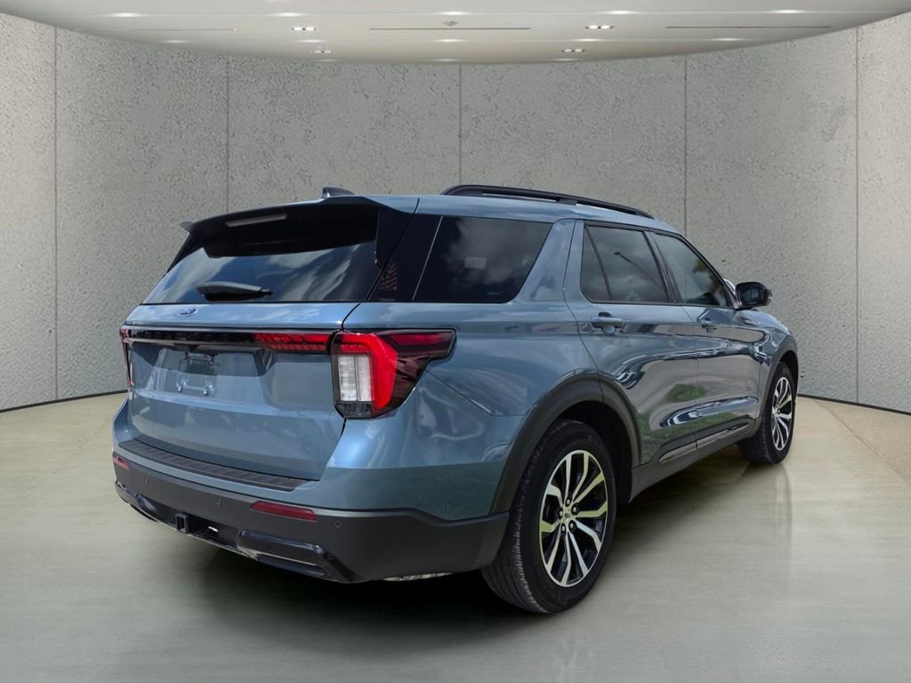 Used 2025 Ford Explorer ST-Line RWD image 4