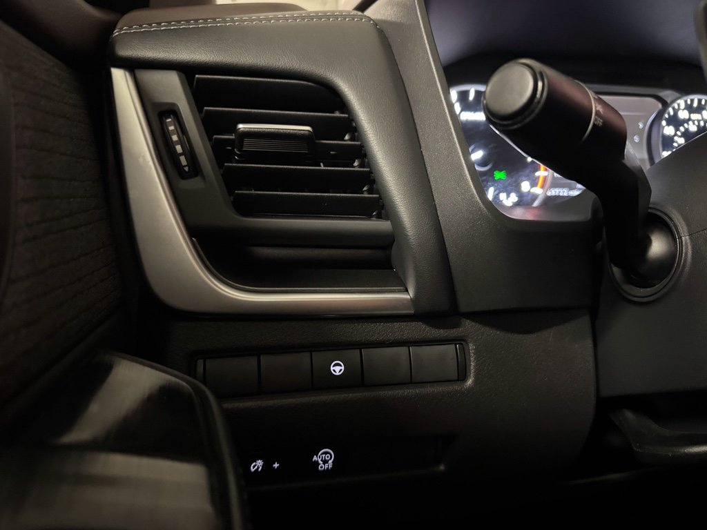 Used 2023 Nissan Rogue SV image 17