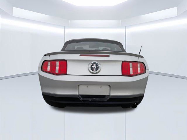 Used 2010 Ford Mustang Convertible image 5