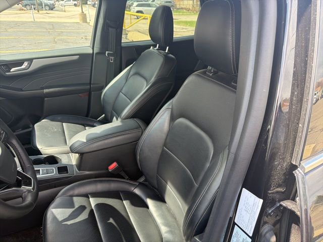 Used 2025 Ford Escape Platinum AWD/4WD image 3