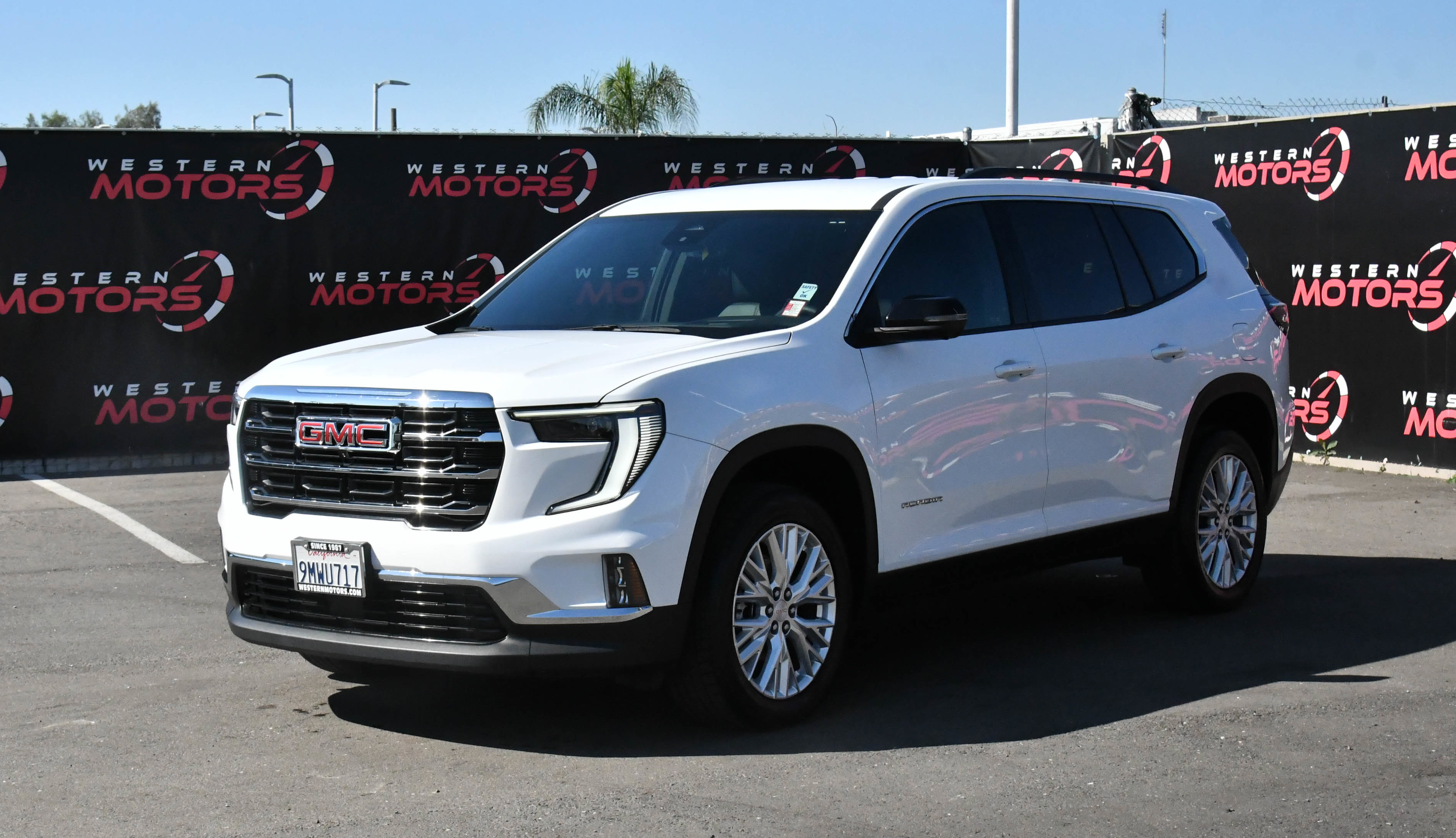 Used 2024 GMC Acadia Elevation image 3