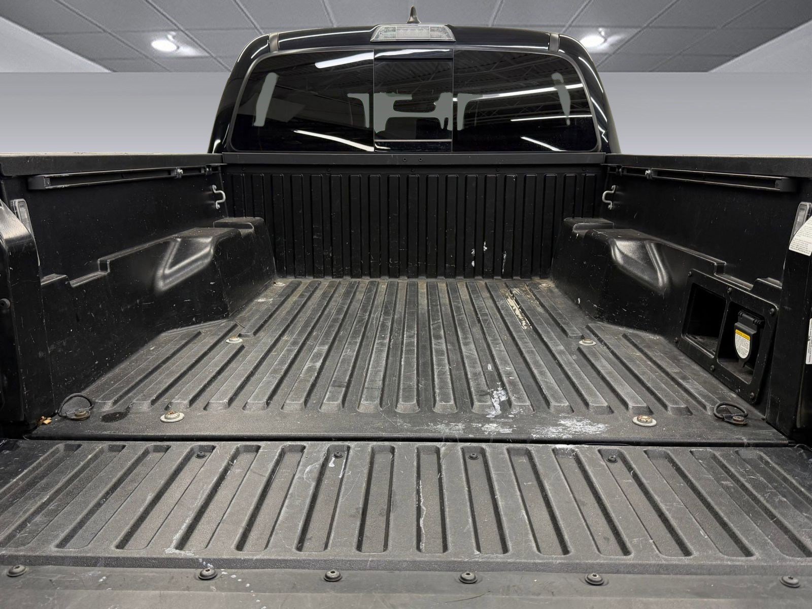 Used 2020 Toyota Tacoma TRD Sport w/ TRD Premium Sport Package AWD/4WD image 36