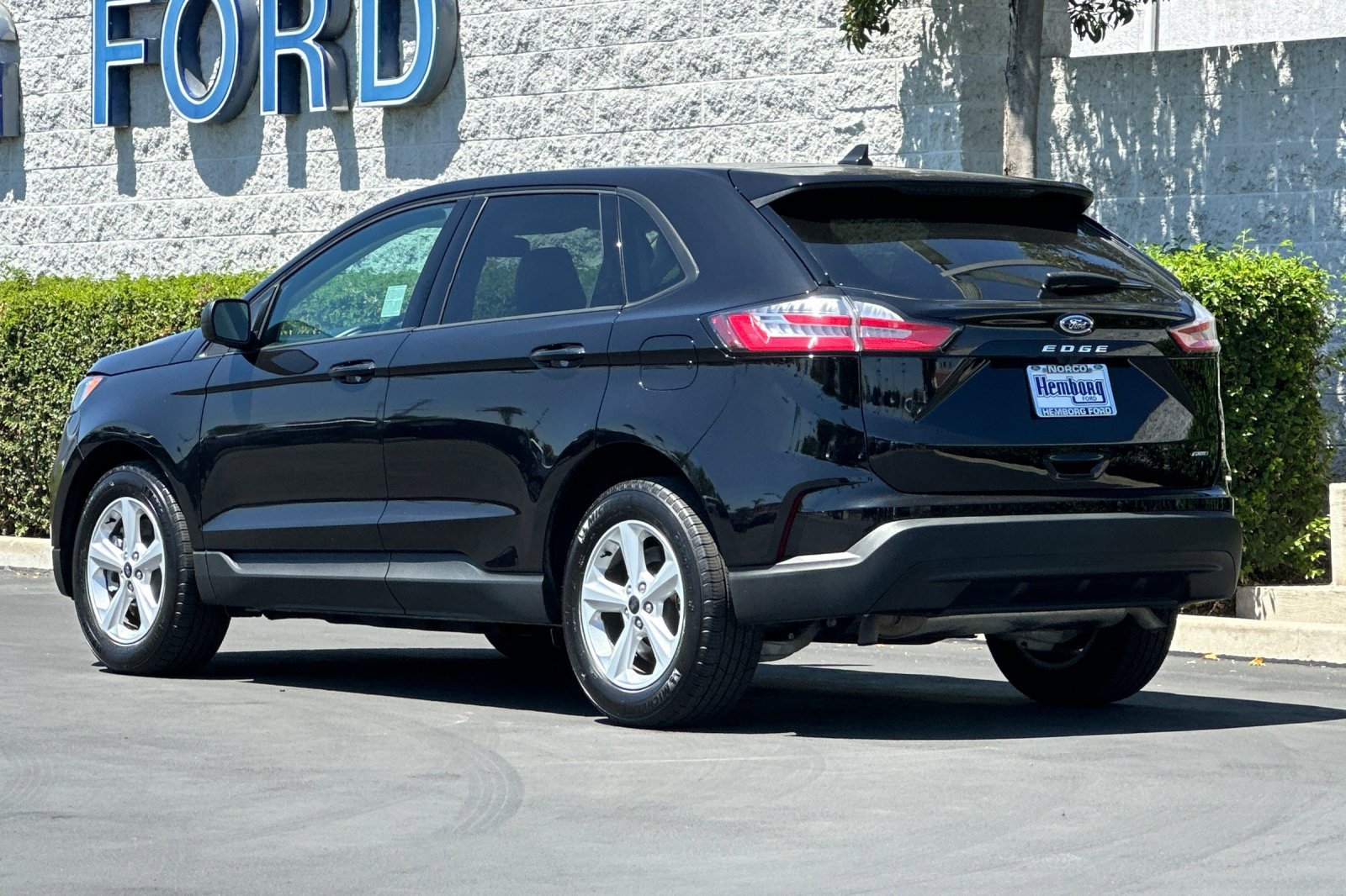 Used 2024 Ford Edge SE image 6