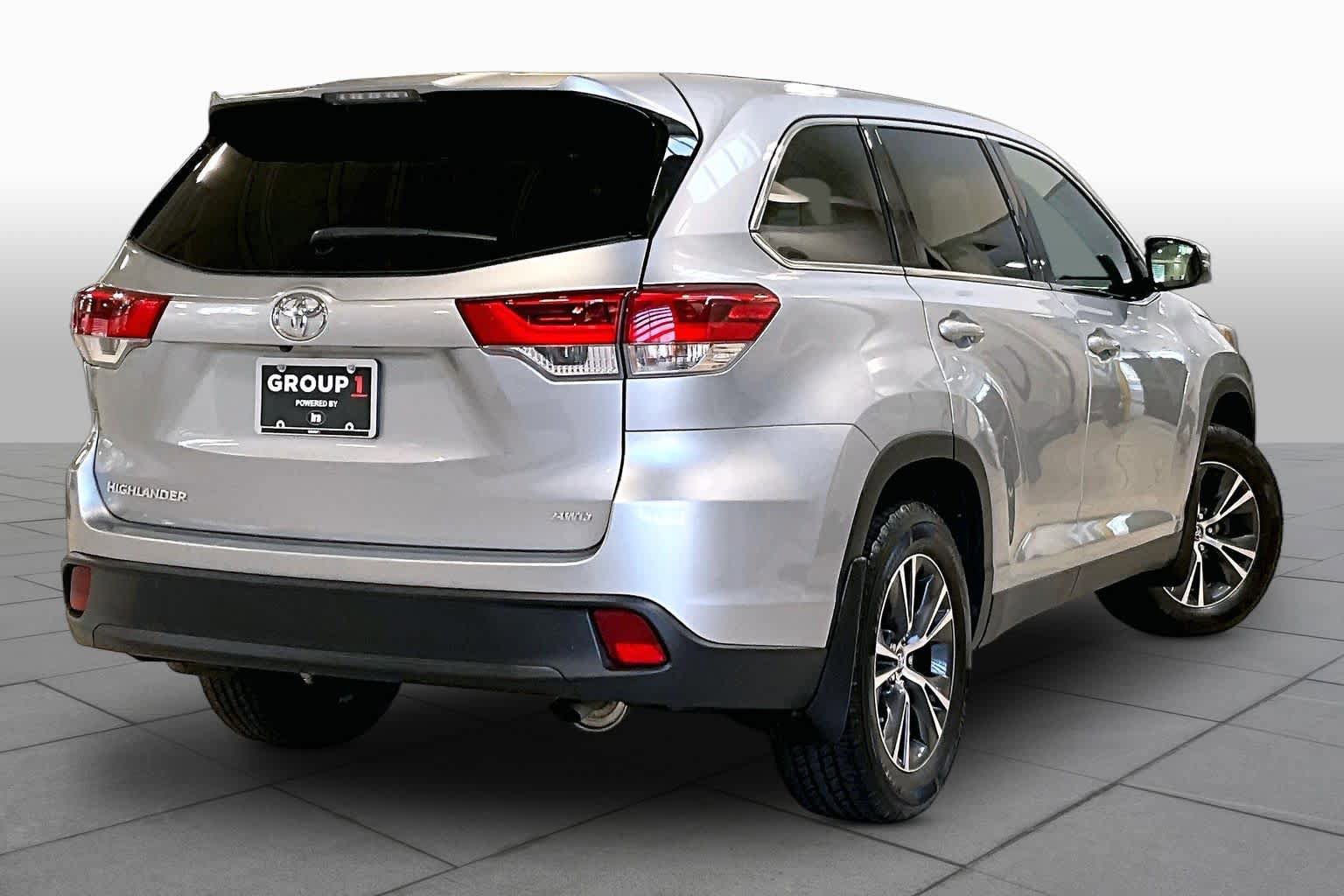 Used 2019 Toyota Highlander LE AWD/4WD image 13