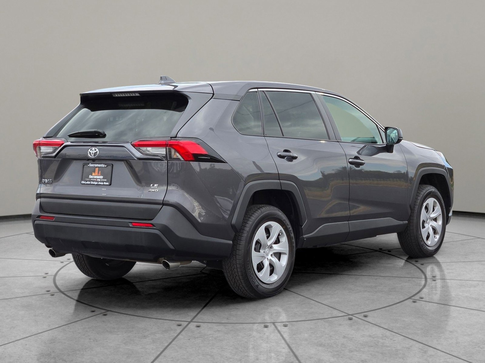 Used 2024 Toyota RAV4 LE image 4