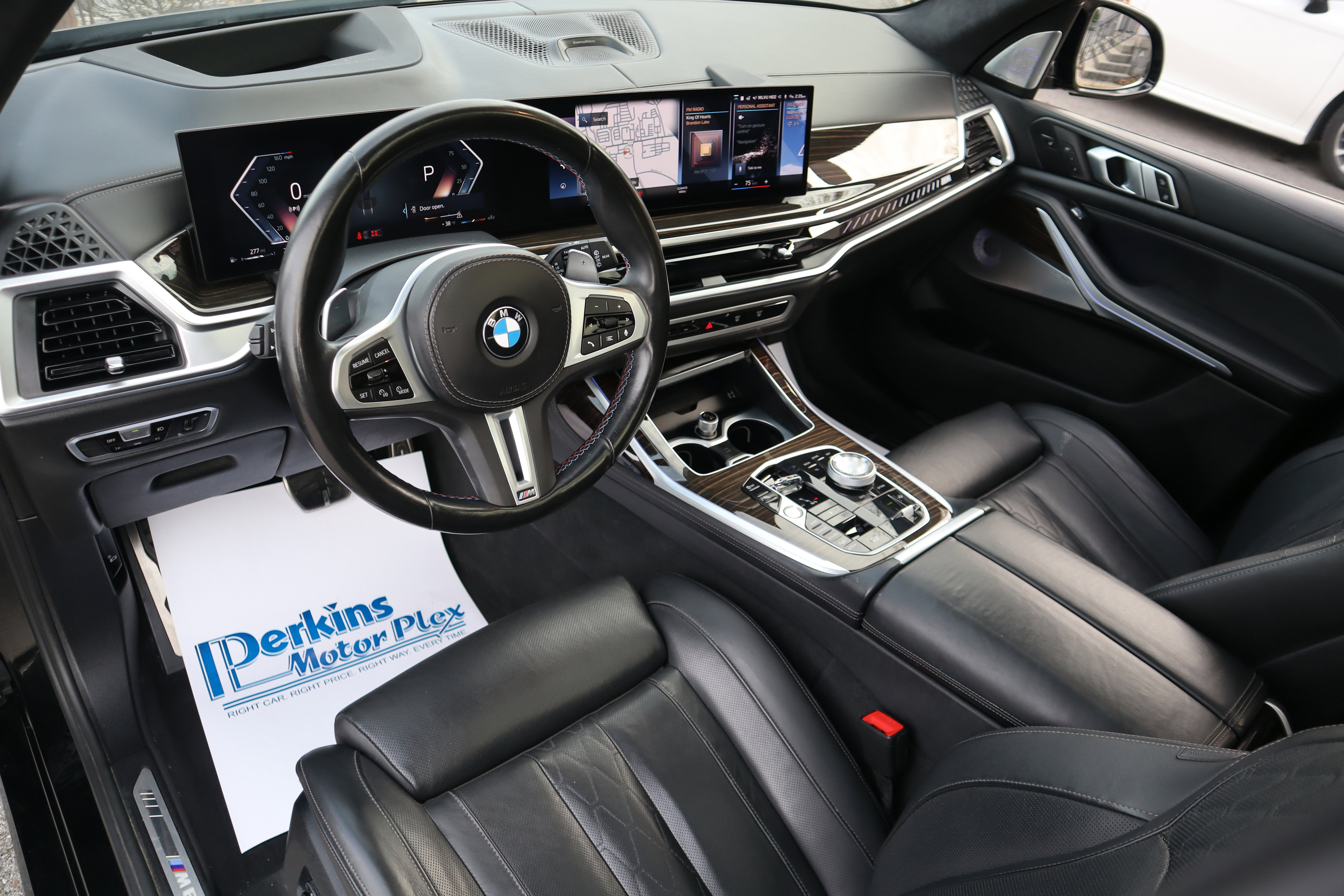 Used 2023 BMW X7 M60i w/ Executive Package image 33