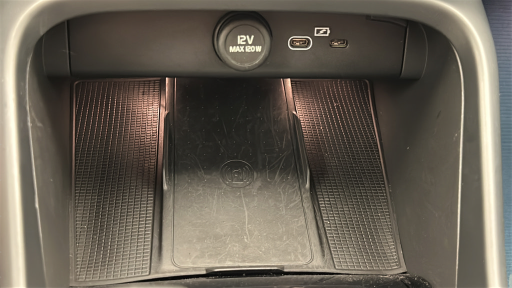 Used 2023 Volvo C40 P8 Recharge Plus AWD/4WD image 24