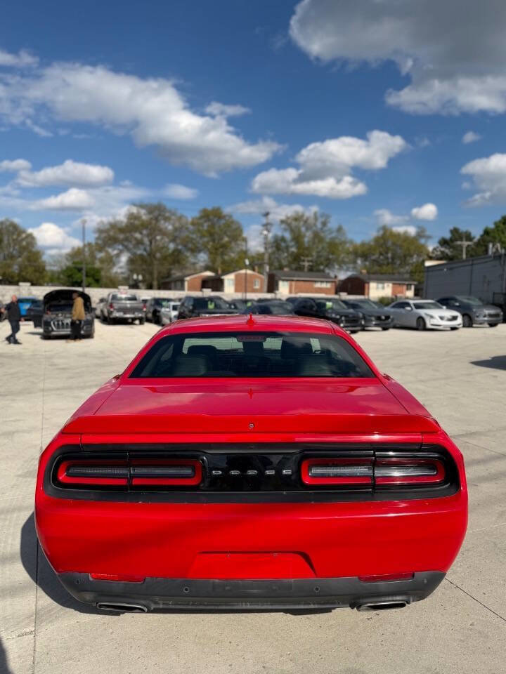 Used 2015 Dodge Challenger SXT Plus w/ Technology Group RWD image 15