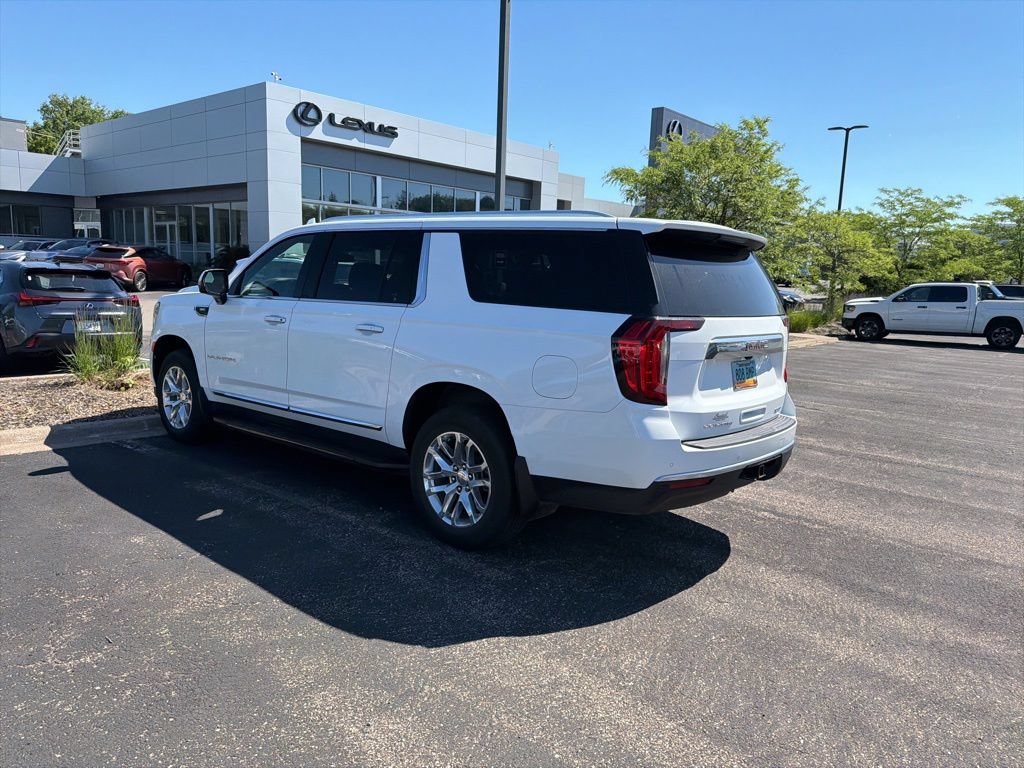 Used 2024 GMC Yukon XL SLT w/ SLT Luxury Package AWD/4WD image 9
