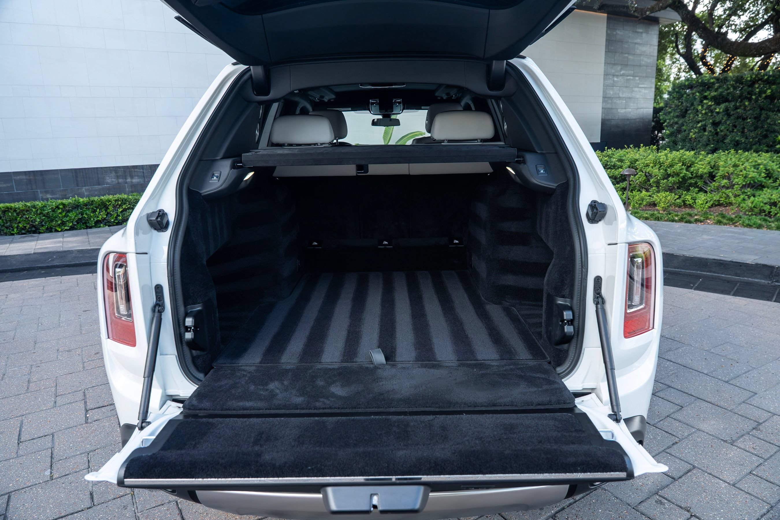Used 2024 Rolls-Royce Cullinan AWD/4WD image 15