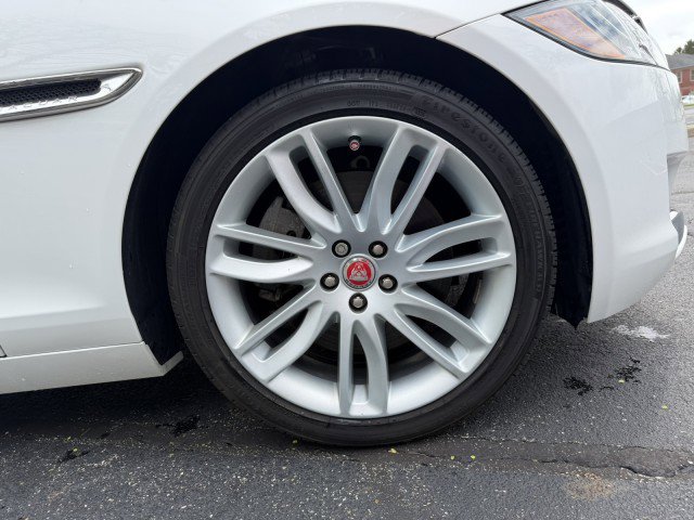 Used 2018 Jaguar XF Prestige AWD/4WD image 31