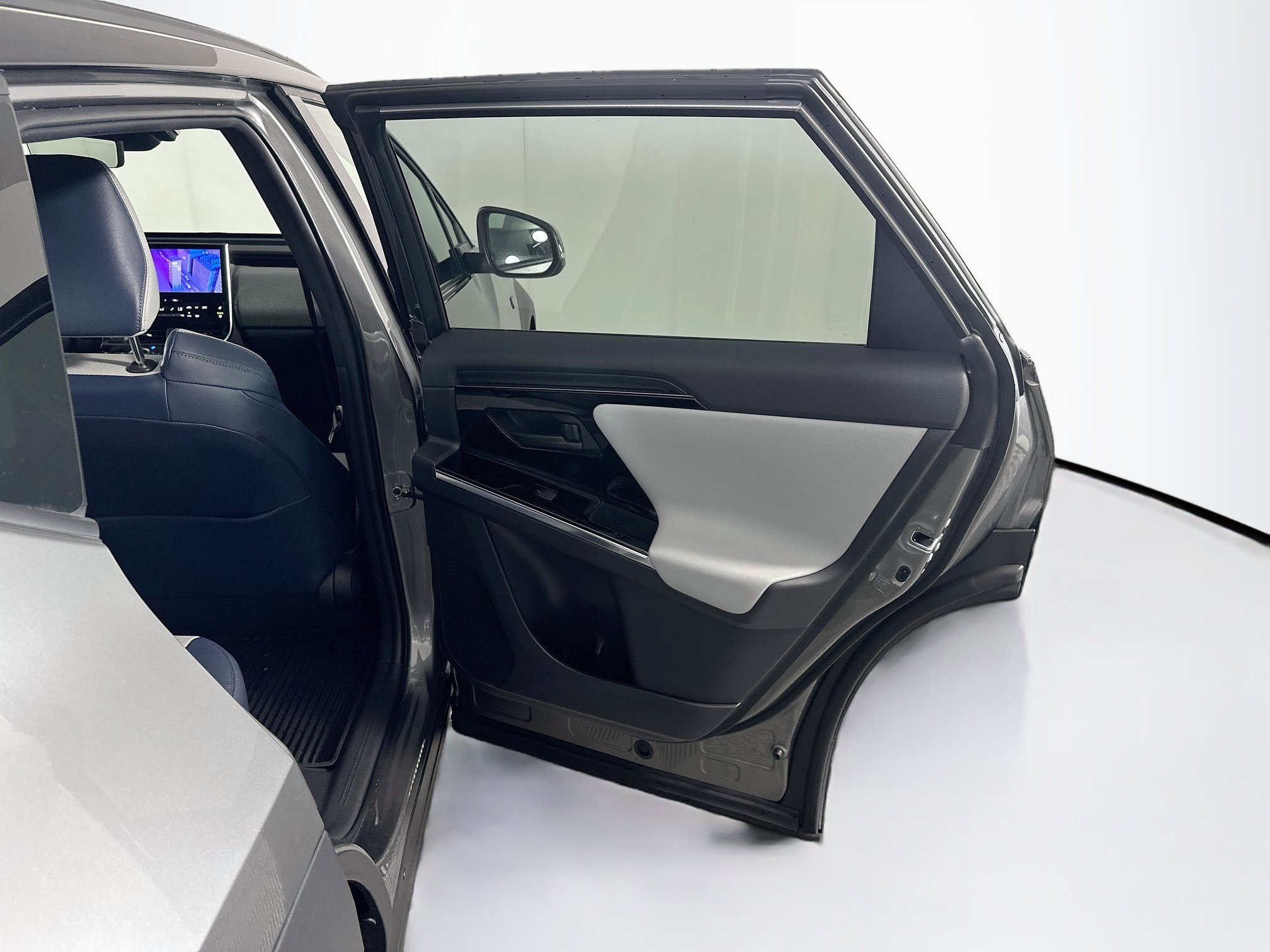 Used 2023 Subaru Solterra AWD image 33