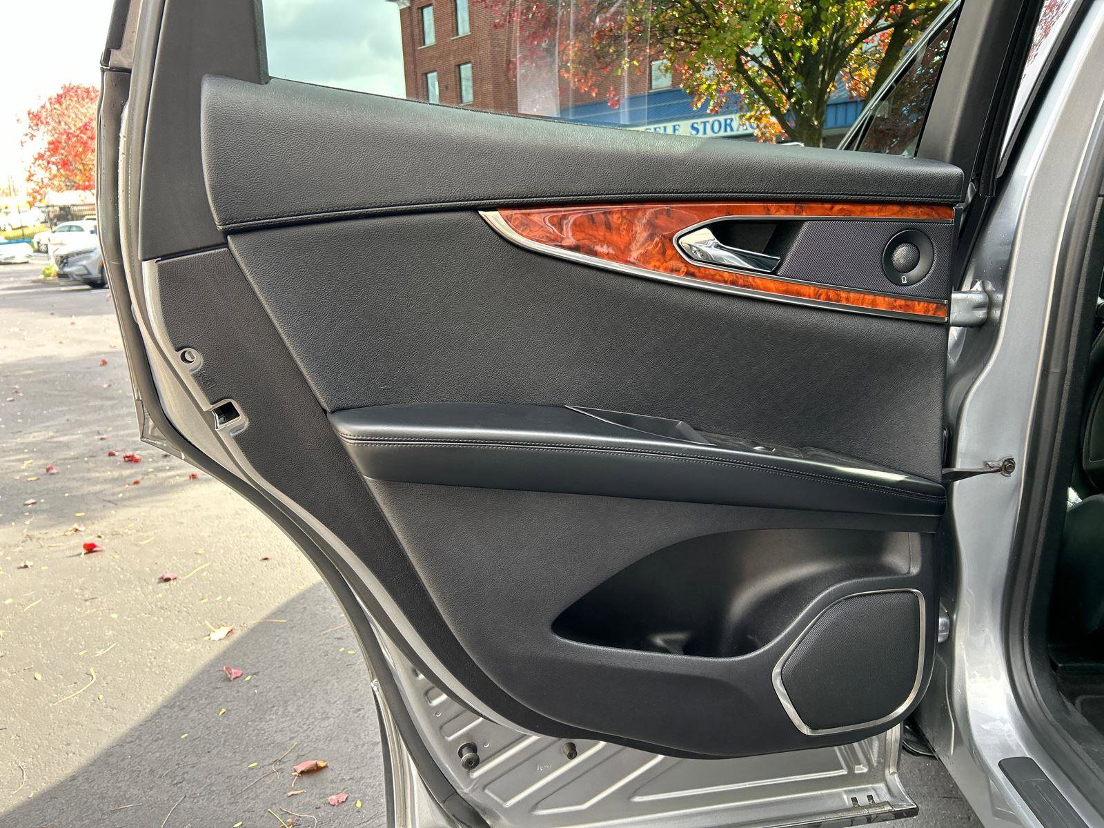 Used 2020 Lincoln Nautilus Reserve w/ Cargo Utility Package image 20